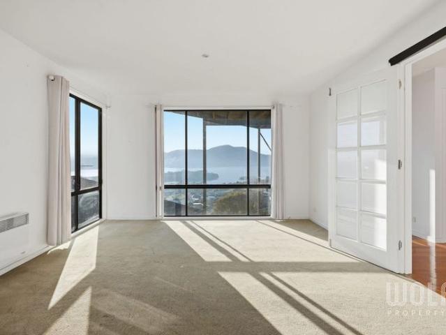 Spacious & Versatile Family Living with Stunning Views!