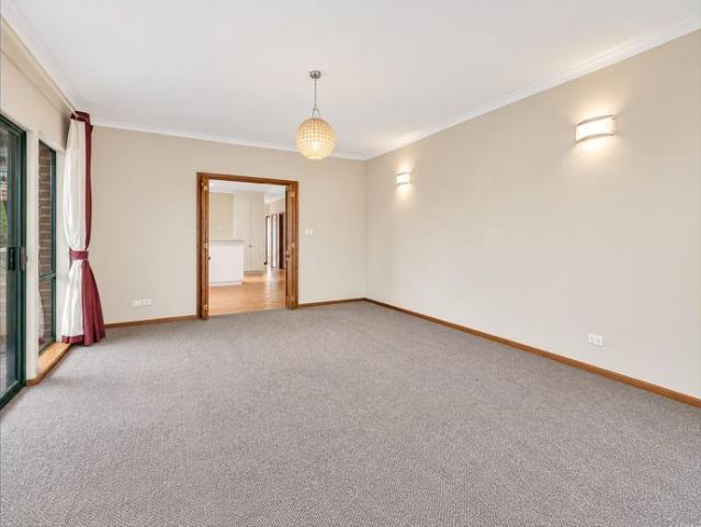 Spacious & Versatile Family Living in a Quiet Oakden Court