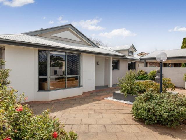 Spacious, Versatile & Perfectly Positioned in Kearneys Spring!