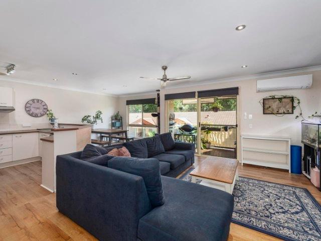 Spacious & Versatile Townhouse Living in the Heart of Elanora