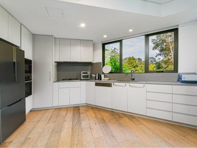 Spacious versatile unit in the hub of St Ives