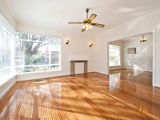 Spacious & Versatile Villa Unit in a Convenient Location