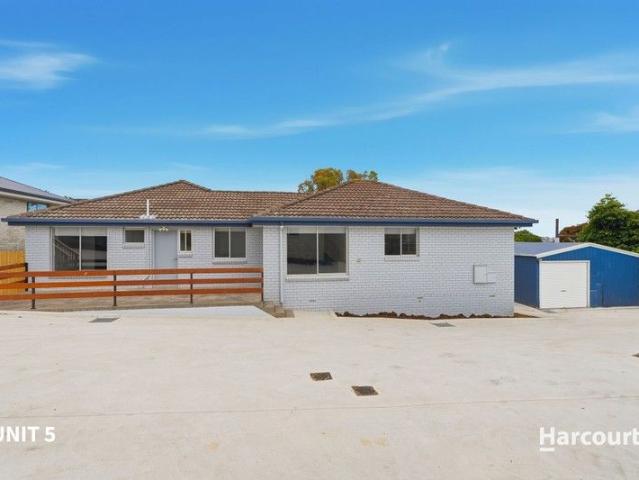 Spacious villa units in convenient location