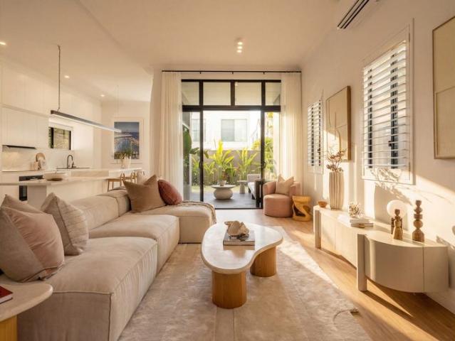Spacious Villa with North Facing Courtyard in Prime Mermaid Beach
