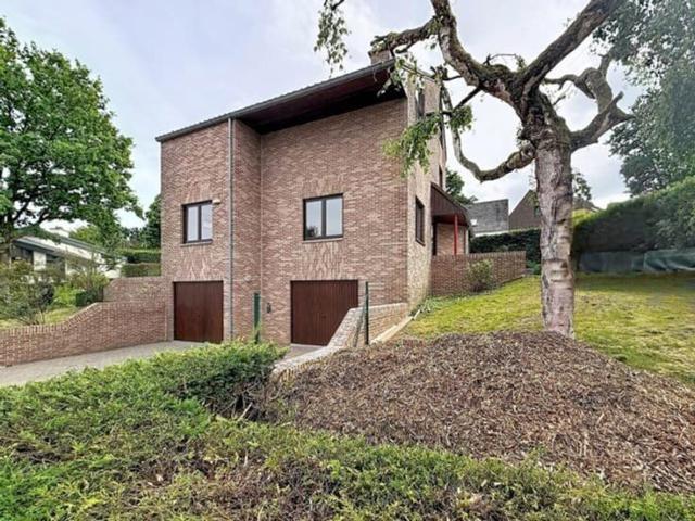 Spacious VILLA in a residential area Ten Trappen