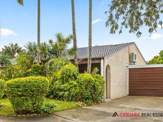 Spacious Villa Moments to Shops, Schools and Beach 147sqm