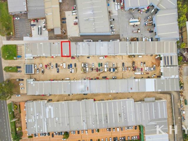 Spacious warehouse in a prime location