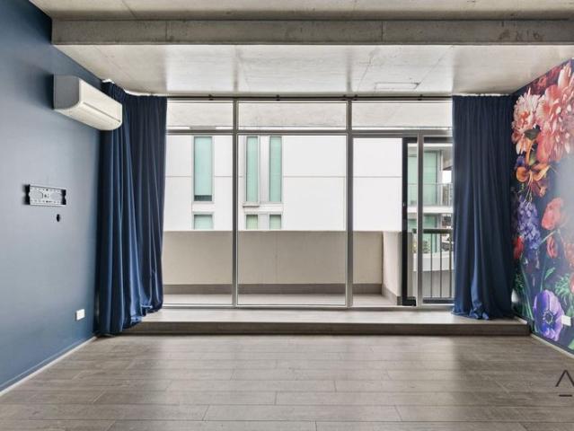 Spacious Warehouse Inspired Living in a Brilliant Inner City Location