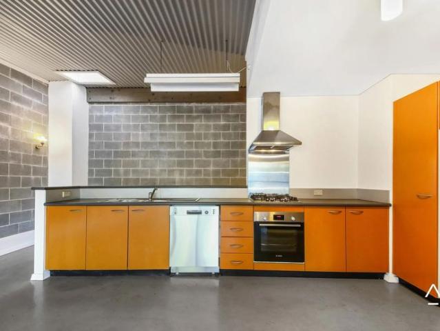 Spacious Warehouse Style Apartment with Secure Parking