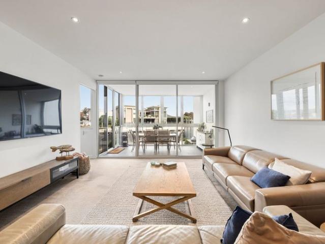 Spacious Waterfront Apartment in a Premium Marina Setting