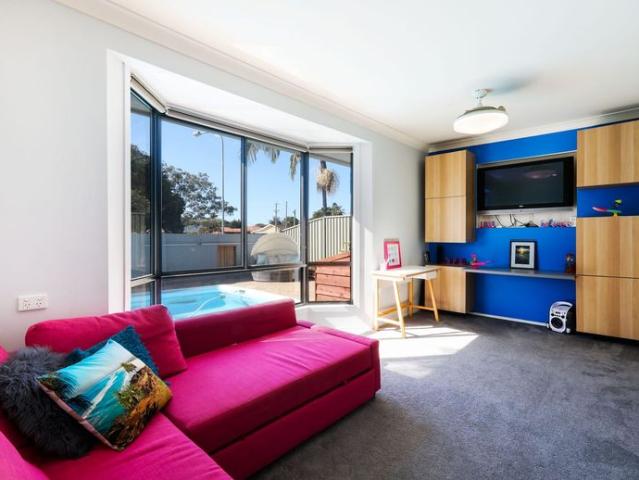 Spacious Waterfront Family Home with Pool in the Nobby Beach Precinct