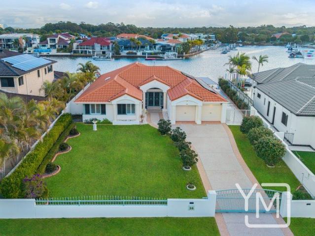 Spacious Waterfront Living Private Pontoon Huge 1,013sqm Allotment