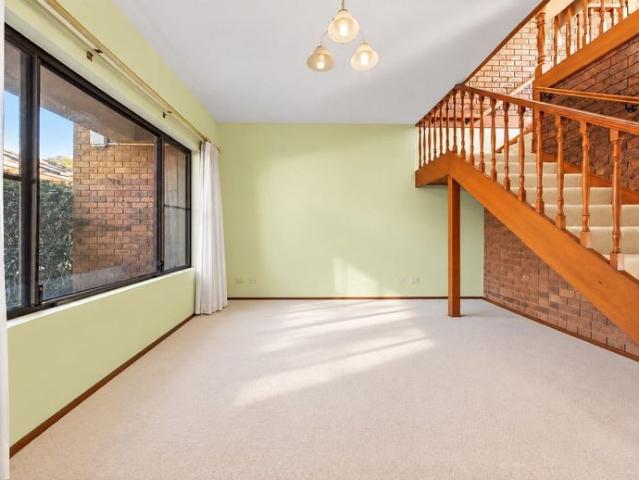 Spacious Waterside Townhouse