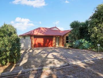Spacious & Welcoming Villa with Secure Parking