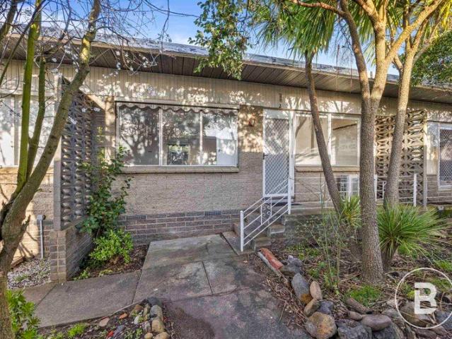 Spacious & Well Maintained 1 Bedroom Unit Prime Location Near Stockland Wendouree