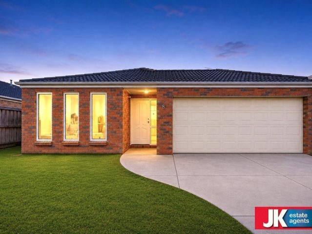 Spacious & Well Maintained Family Home in the Heart of Tarneit