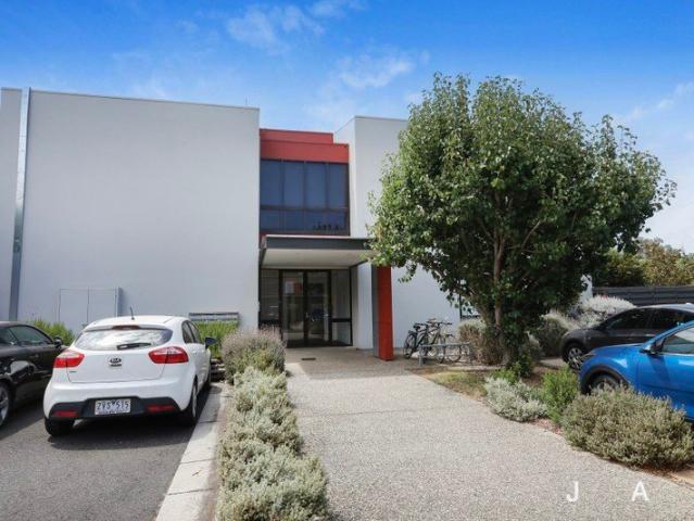 Spacious & Well Appointed Apartment in the Heart of Yarraville