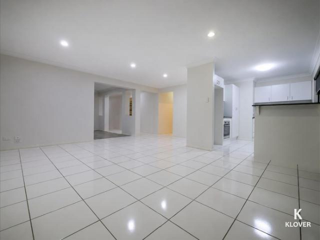 Spacious & Well Cared For Family Home in Regents Park!