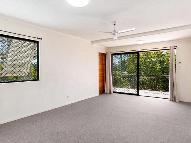 Spacious & Well Located Apartment – Prime Taringa Position!