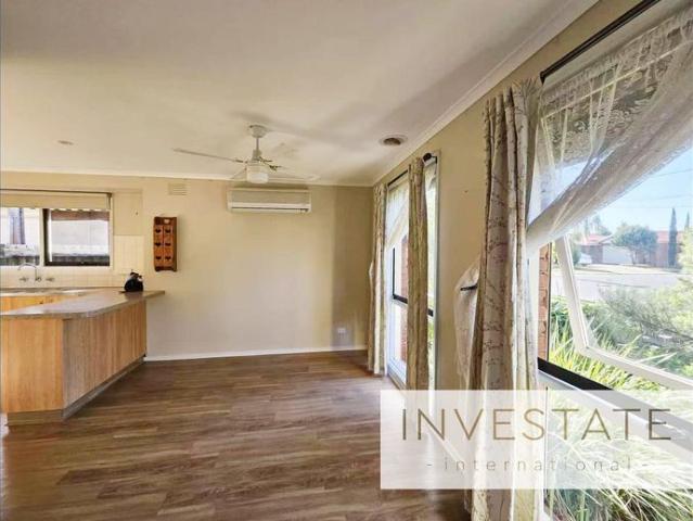 Spacious & Well Located Family Home 3 Argyle Crescent, Werribee