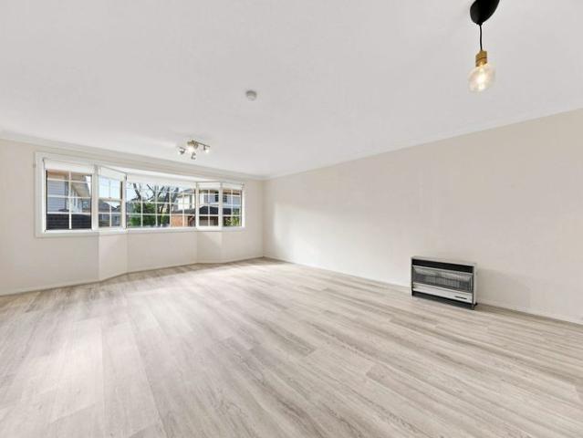Spacious & Well Presented Townhouse Offering Easy Living
