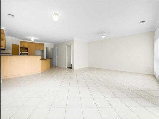 Spacious, well presented and close to everything!