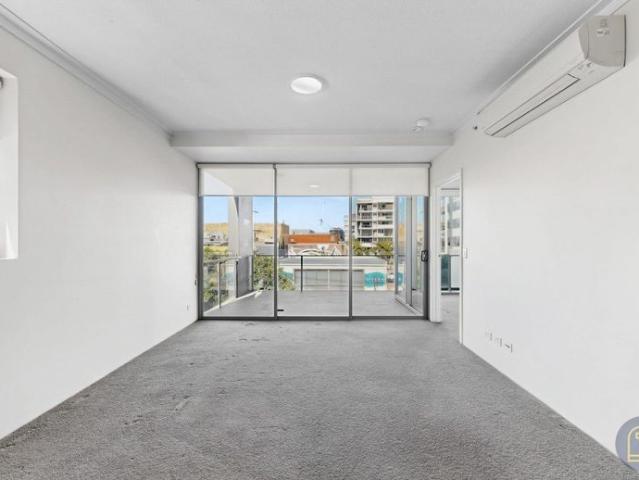 Spacious West End Apartment, within Walking Distance to Shops