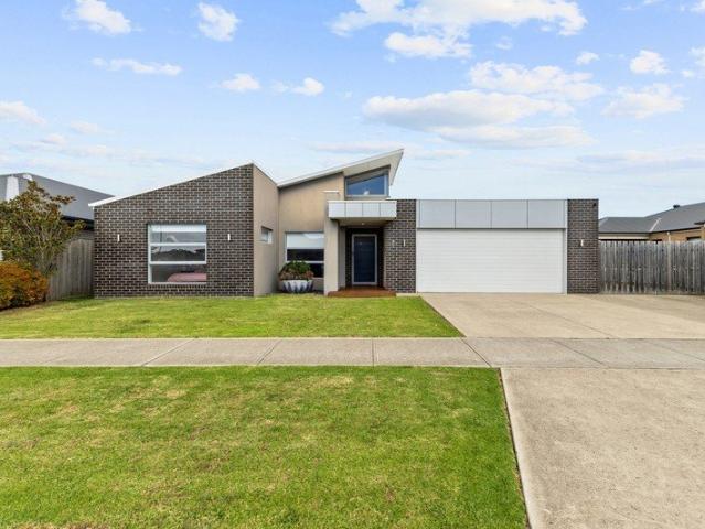 Spacious West End Retreat with Premium Finishes & Solar Advantage