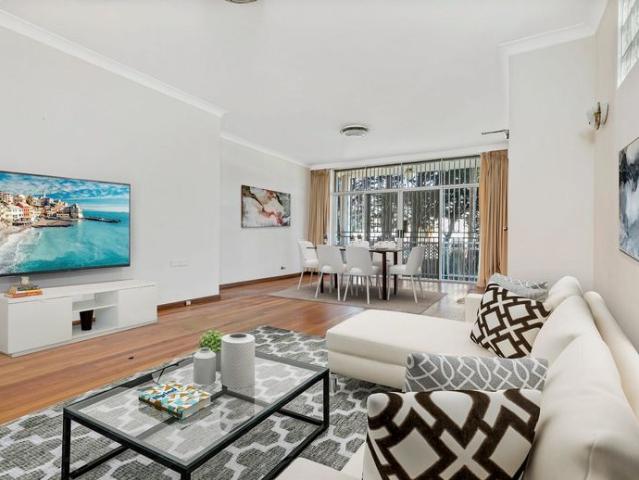 Spacious Whole Floor 3 Bedroom Duplex with Leafy Surrounds