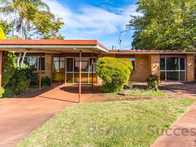 Spacious Wilsonton Home with Flexible Living Options