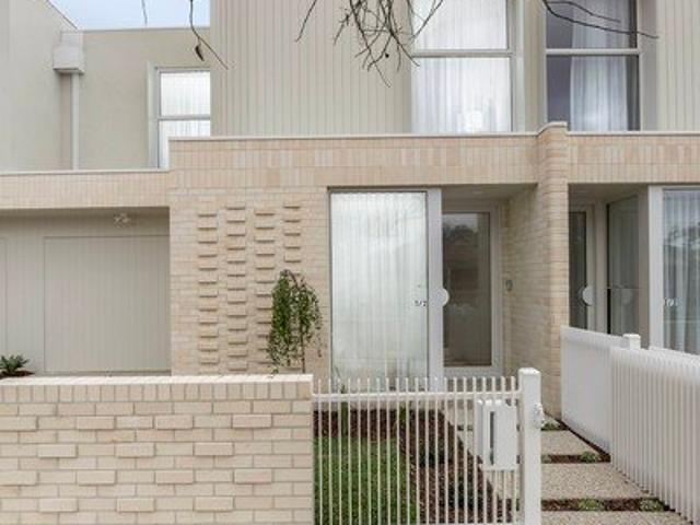 Spacious with a Luxury Spec and Low Maintenance!