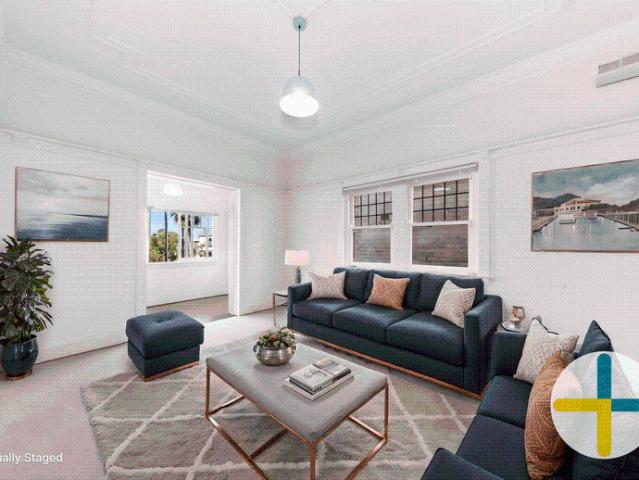 Spacious with Art Deco Charm, Shops and Station at Your Doorstep
