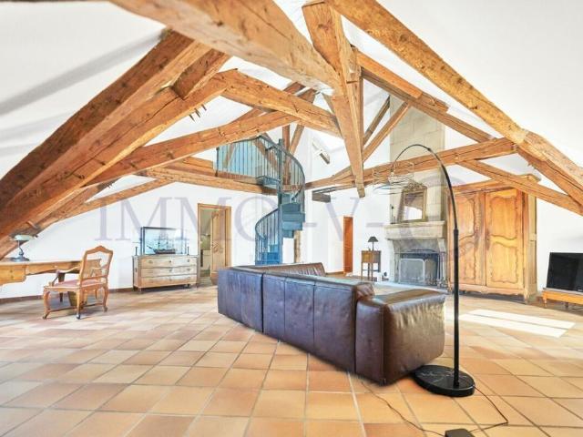 SPACIOUS WITH CHARACTER AND IDEAL LOCATION FURNISHED