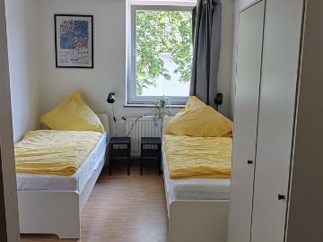 Spacious Workers Flat | 3 Bedrooms | 7 Beds | Free Parking