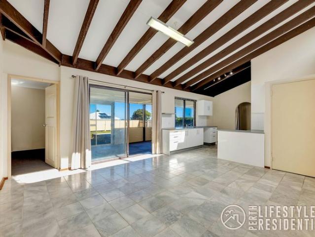 Spacious Yachting Village Home Huge 810sqm Block & Walk to Everything!