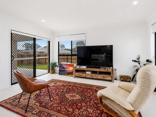 Spacious, Accessible Family Home with Solar & Air Conditioning Throughout