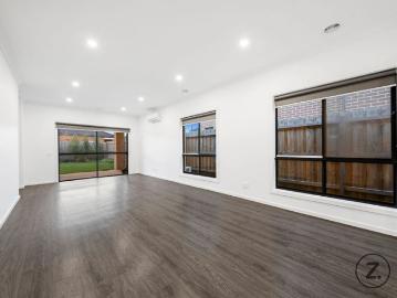 Spacious & Accessible 4 Bedroom Family Home in Mambourin