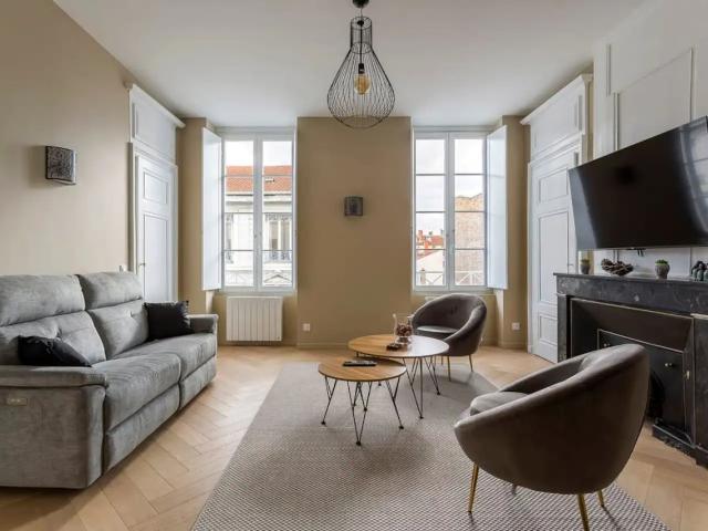 Spacious accommodation in a warm, modern setting!, Lyon Amsterdam Apartments for Rent