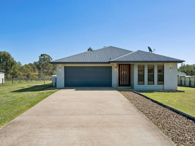 Spacious Acreage Living in a Peaceful Plainland Pocket