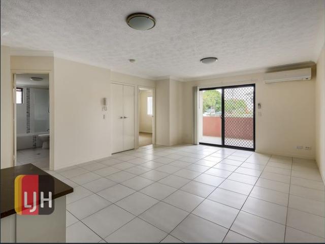 SPACIOUS & AIR CONDITIONED 2 BEDROOM UNIT