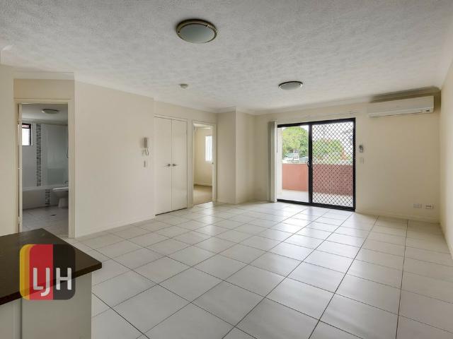 SPACIOUS & AIR CONDITIONED 2 BEDROOM UNIT