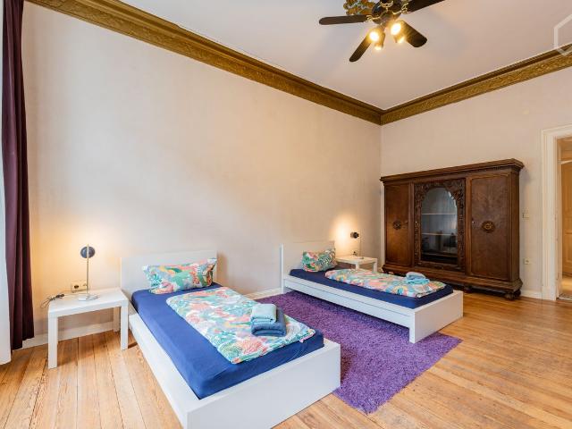Spacious Altbau flat in Moabit Mitte, Berlin Amsterdam Apartments for Rent