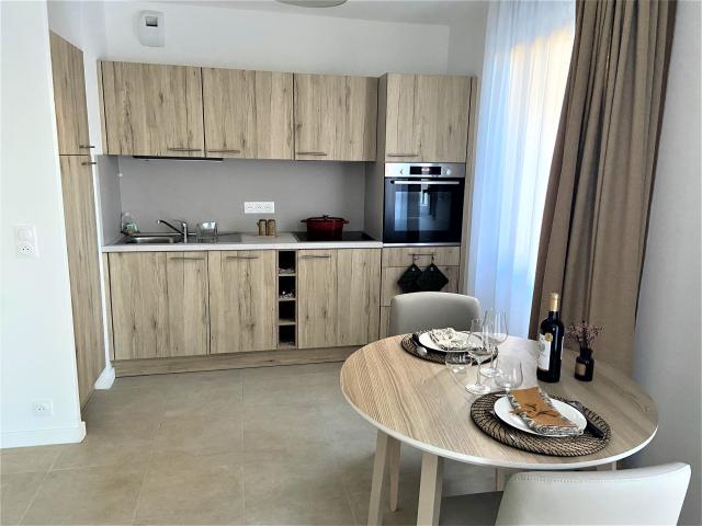 Spacious and Comfortable 3 Room Apartments in a Senior Friendly Residence