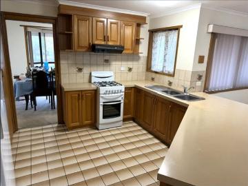 Spacious and Comfortable Country Living with Gardening Included
