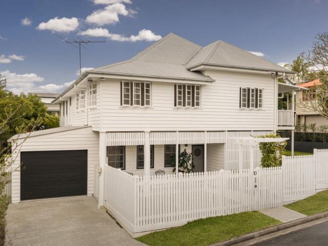 Spacious and comfortable family living in Toowong