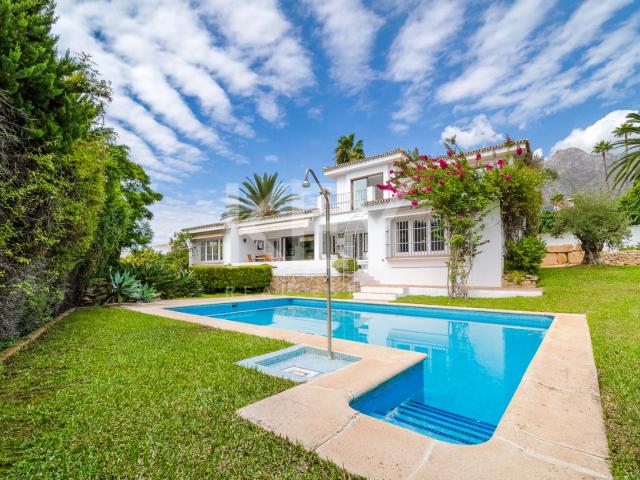 Spacious and comfortable villa for long term rent in Nagueles, Golden Mile, Marbella
