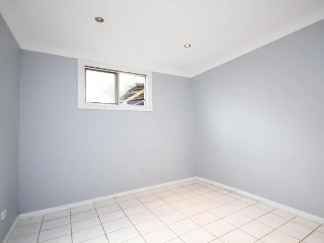 Spacious and Convenience 1 Bedroom Flat / Work Live