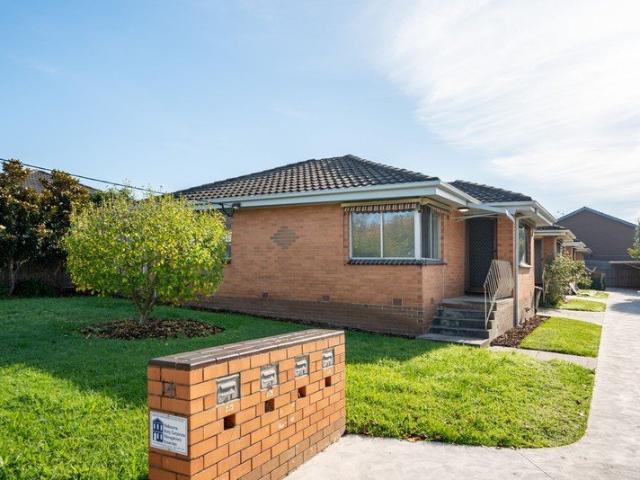 Spacious and conveniently located in Essendon