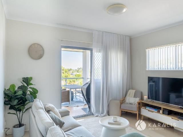 SPACIOUS AND CENTRAL 3 BEDROOM + STUDY APARTMENT – IDEAL FOR A FAMILY