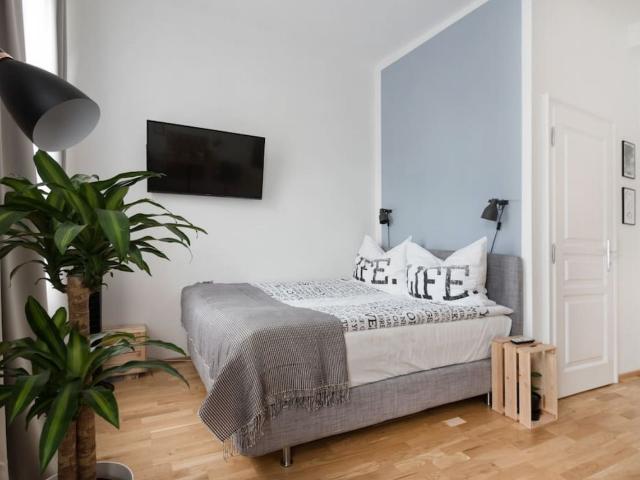 Spacious and cute studio in vibrant neighbourhood, Vienna Amsterdam Apartments for Rent